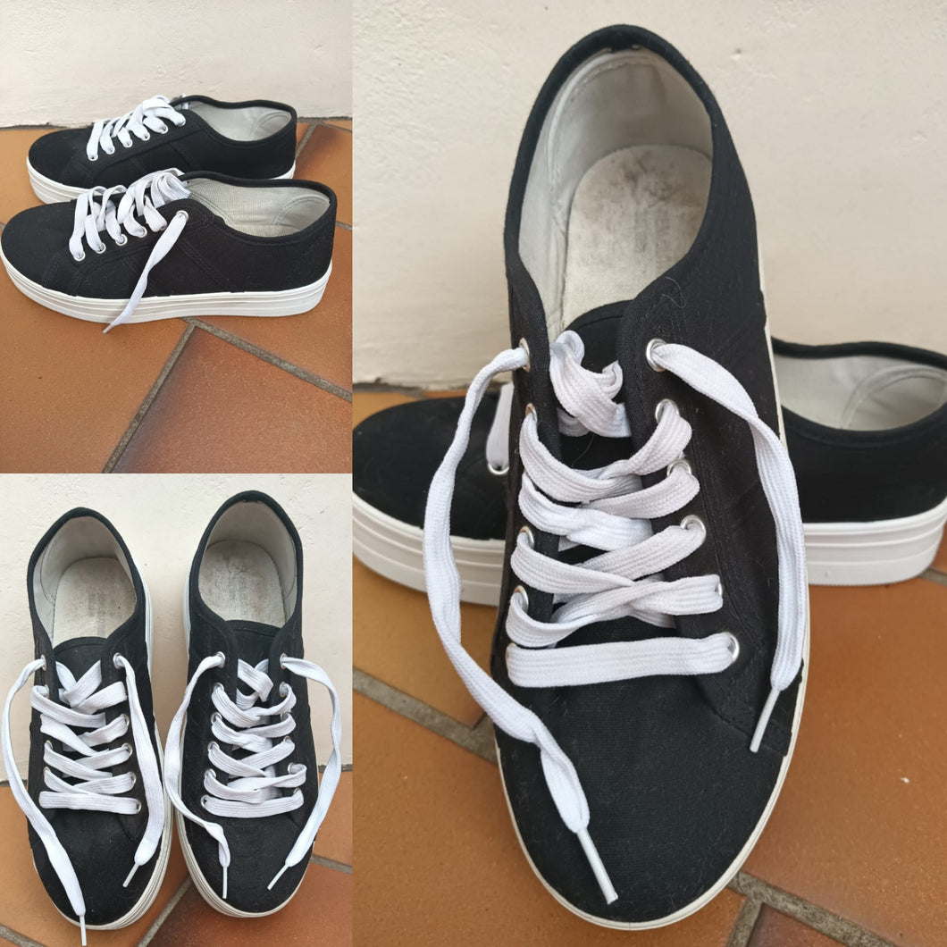 Lace up Sneakers