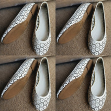 Load image into Gallery viewer, Soft White Leather Pumps